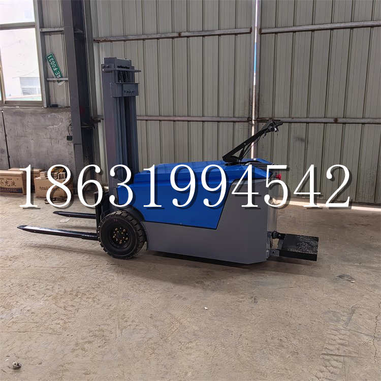 红安县全电动叉车插腿式堆高车液压装卸车1.5吨升高小型站驾式铲车